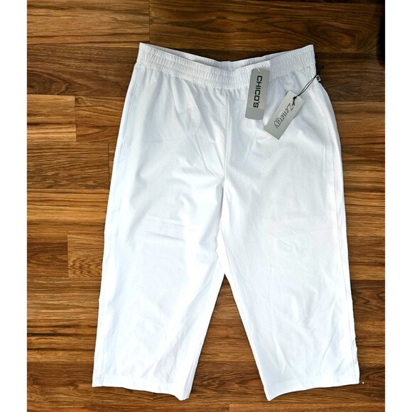 Chicos Zenergy Capri Pants Sz 1 US Medium 8 White Clamdiggers Elastic Waist New - Picture 1 of 7